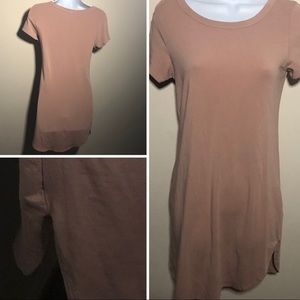 Pink fitted dress with slits in sides